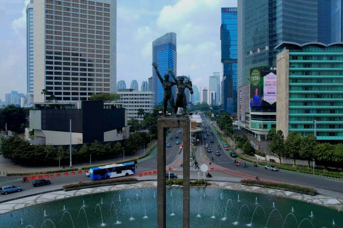 Artikel kali ini membahas mengenai beberapa rekomendasi tempat wisata yang ada di Indonesia yang harus orang Asing coba kunjungi.