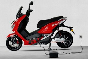 Artikel ini membahas mengenai beberapa tips perawatan motor listrik yang sangat penting untuk dilakukan dan harus pengendara pahami.