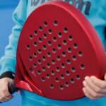 Artikel ini membahas mengenai beberapa alasan olahraga padel cocok dimainkan oleh berbagai kalangan terutama untuk anak-anak.
