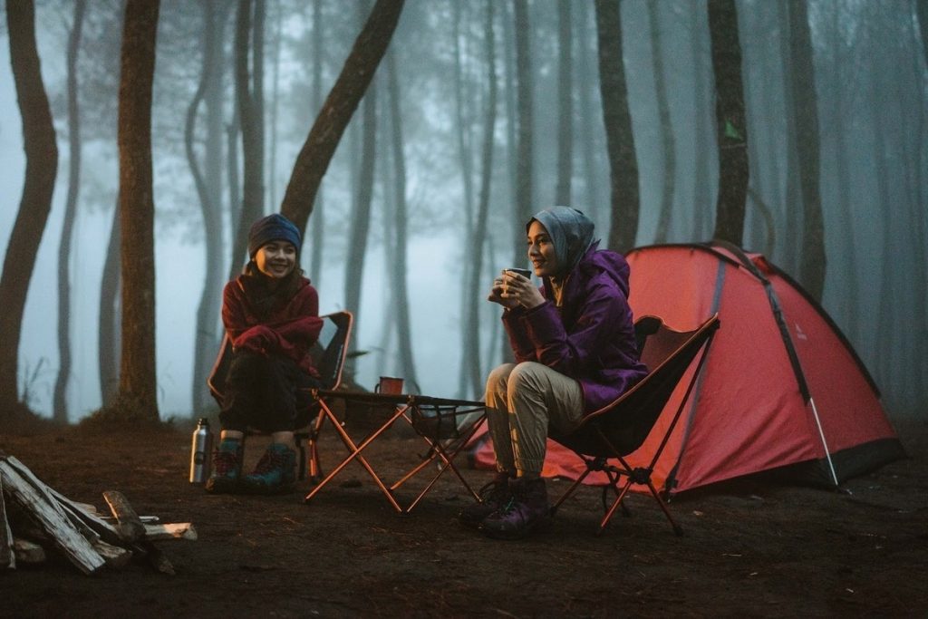 Artikel kali ini membahas mengenai beberapa tips kemah pertama kali yang harus pemula perhatikan agar tidak salah langkah.