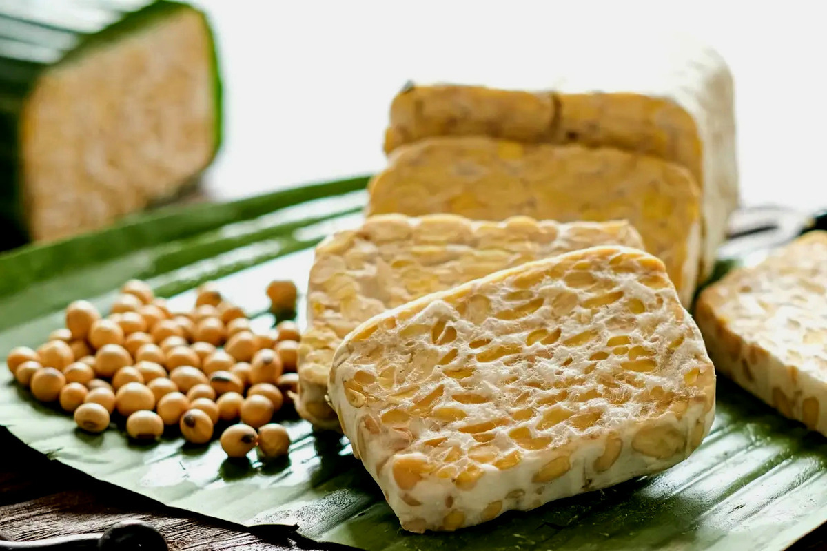 Artikel kali ini membahas mengenai beberapa manfaat utama tempe yang ternyata sangat baik untuk kesehatan tubuh.