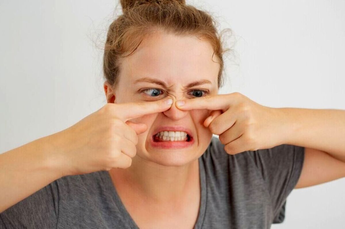 Artikel kali ini membahas mengenai beberapa bahaya dari memencet jerawat bagi kulit dan wajah Anda yang harus dipahami.