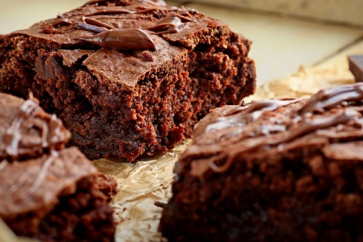 Artikel ini membahas mengenai resep brownies cokelat yang sempurna lengkap dengan berbagai tips untuk membuat lebih sempurna.