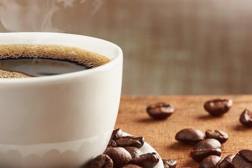 Artikel kali ini sangat penting untuk para wanita karena membahas mengenai beberapa efek minum kafein saat sedang menstruasi.