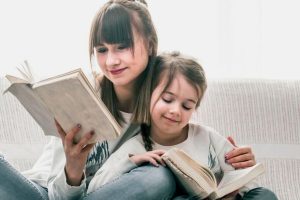 Artikel ini menjelaskan tentang beberapa manfaat membaca buku yang bagus untuk pengetahuan dan pertumbuhan semua manusia.