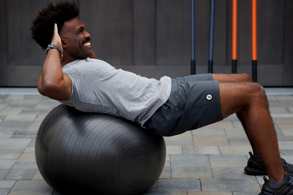 Artikel kali ini membahas mengenai beberapa manfaat menggunakan bola pilates berbagai ukuran terutama ukuran kecil.