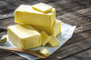 Artikel kali ini membahas tentang beberapa perbedaan dari memasak dengan minyak vs memasak dengan mentega yang wajib dipahami.