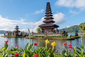 Artikel kali ini membahas mengenai beberapa keunggulan Indonesia sebagai destinasi wisata dibandingkan negara lain.