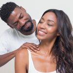 Artikel kali ini membahas tentang cara untuk memahami love language sebagai cara orang memberi serta menerima cinta.