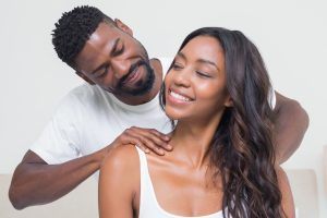 Artikel kali ini membahas tentang cara untuk memahami love language sebagai cara orang memberi serta menerima cinta.