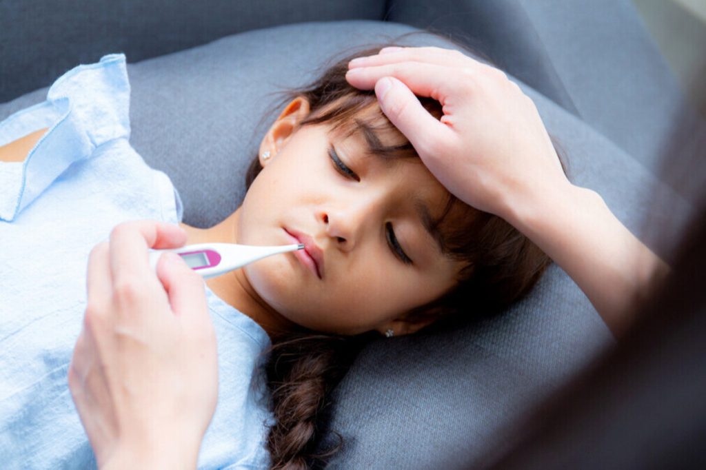 Artikel kali ini membahas mengenai beberapa cara pertolongan pertama mengatasi demam pada anak terutama balita.