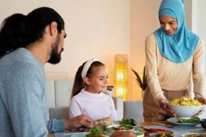 Artikel ini membahas mengenai beberapa tips mengajari anak puasa di bulan Ramadhan dengan bijak yang InsyaAllah bermanfaat.