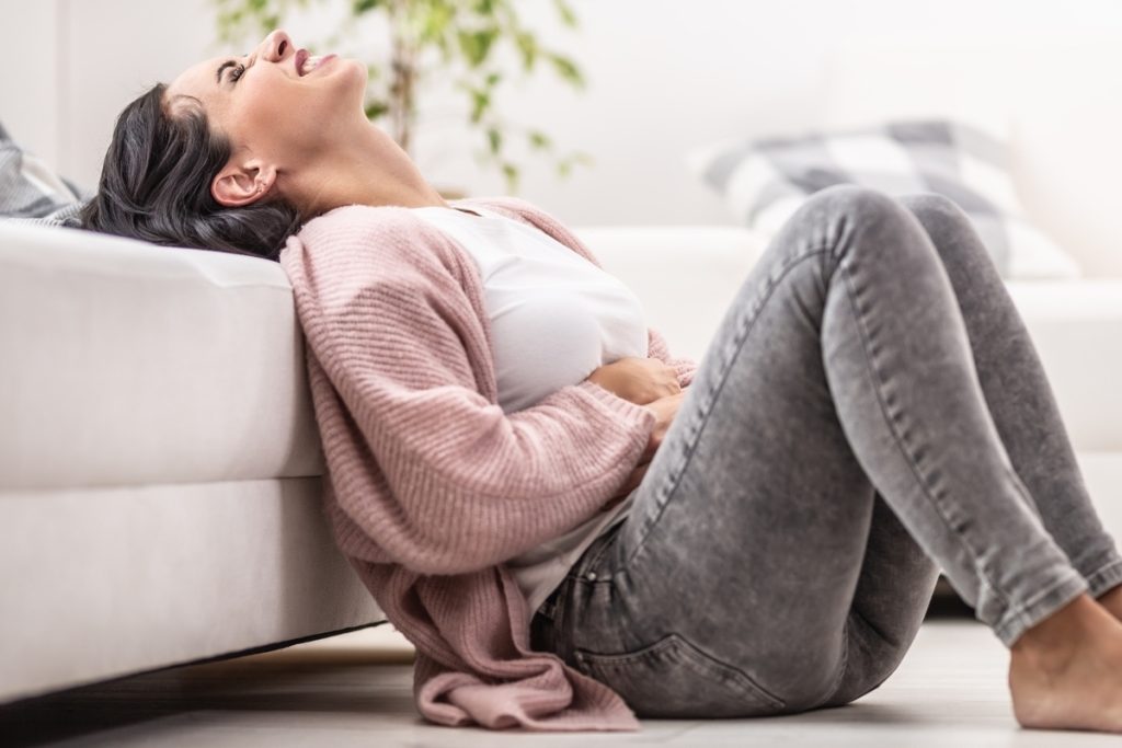 Beberapa tips mengatasi nyeri menstruasi atau nyeri haid yang harus dipahami tidak hanya oleh wanita tapi juga pria.