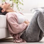 Beberapa tips mengatasi nyeri menstruasi atau nyeri haid yang harus dipahami tidak hanya oleh wanita tapi juga pria.