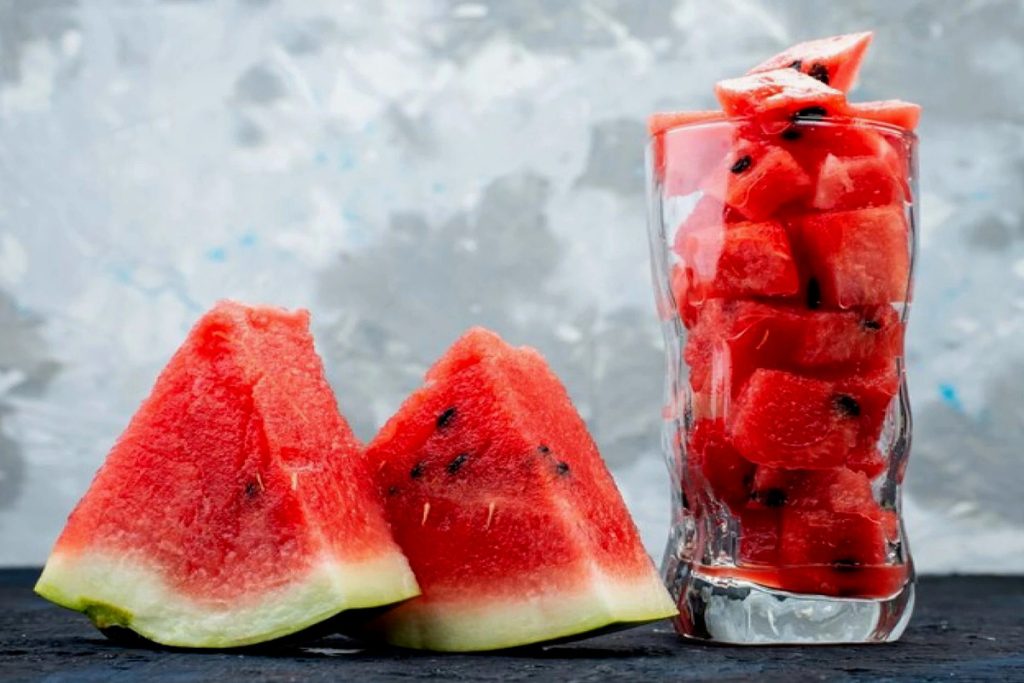 Artikel kali ini membahas mengenai beberapa rekomendasi buah untuk meredakan sakit tenggorokan secara alami.