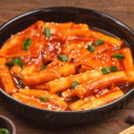Artikel kali ini membahas mengenai beberapa daftar makanan Korea halal yang harus Anda coba terutama para pecinta kuliner.