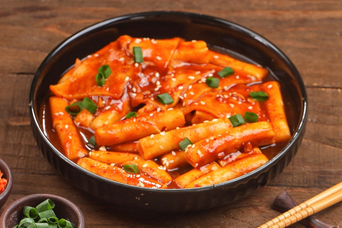 Artikel kali ini membahas mengenai beberapa daftar makanan Korea halal yang harus Anda coba terutama para pecinta kuliner.