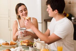 Artikel kali ini membahas mengenai beberapa manfaat sarapan yang sangat baik untuk kesehatan tubuh manusia.