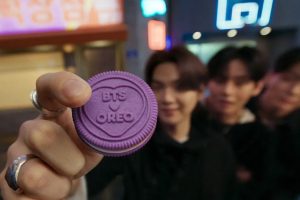 Artikel kali ini membahas mengenai kolaborasi makanan dengan artis Korea sebagai tren yang memadukan rasa dan ketenaran.