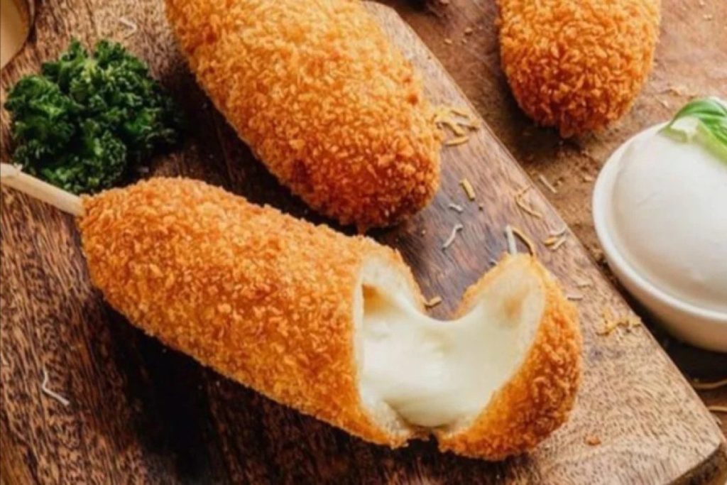 Artikel kali ini membahas mengenai bahan dan resep corndog home made alias buatan sendiri yang mengenyangkan dan lezat.