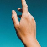 Artikel kali ini membahas mengenai beberapa rekomendasi bahan alami untuk mencerahkan kulit tangan yang tidak merata.
