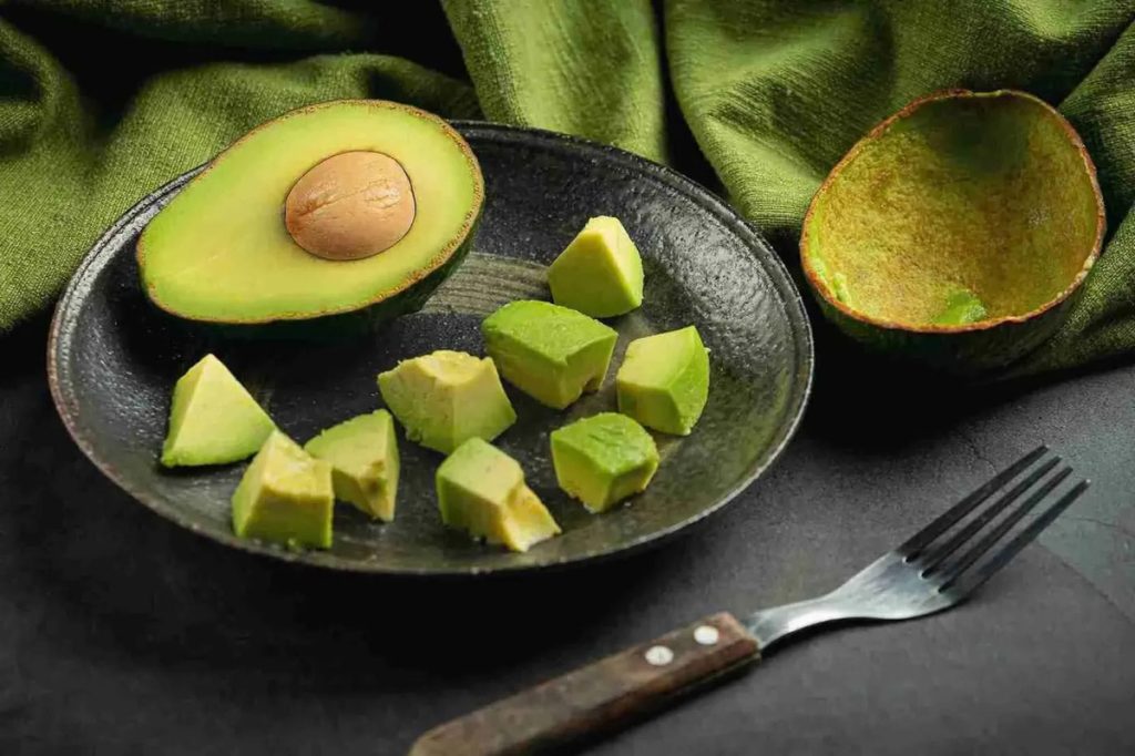 Artikel kali ini membahas mengenai beberapa rekomendasi buah untuk menambah BB (berat badan) secara alami dan sehat.
