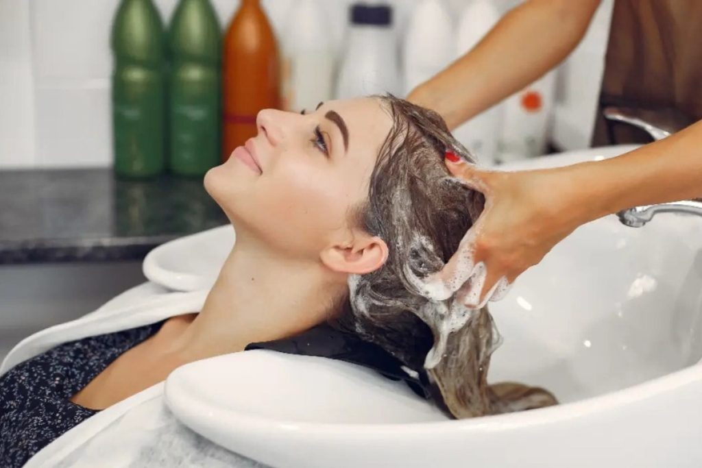 Artikel kali ini membahas mengenai beberapa manfaat creambath untuk rambut sehat dan cantik yang harus dipahami.