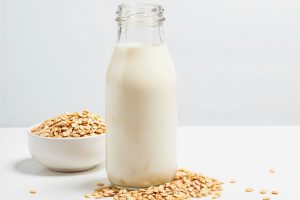 Artikel kali ini membahas mengenai beberapa manfaat susu oat yang ternyata sangat baik untuk kesehatan tubuh.