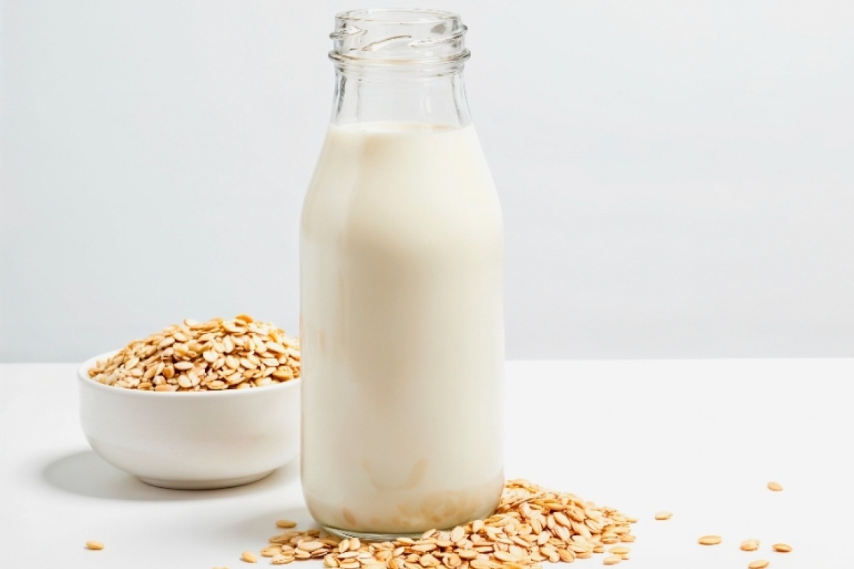 Artikel kali ini membahas mengenai beberapa manfaat susu oat yang ternyata sangat baik untuk kesehatan tubuh.