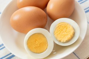 Artikel kali ini memberikan Anda beberapa pembahasan mengenai tips merebus telur dengan baik agar matang sempurna.